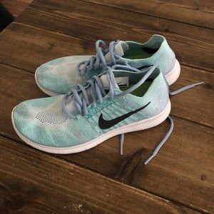 Nike Women’s Free RN Flyknit (size 8)